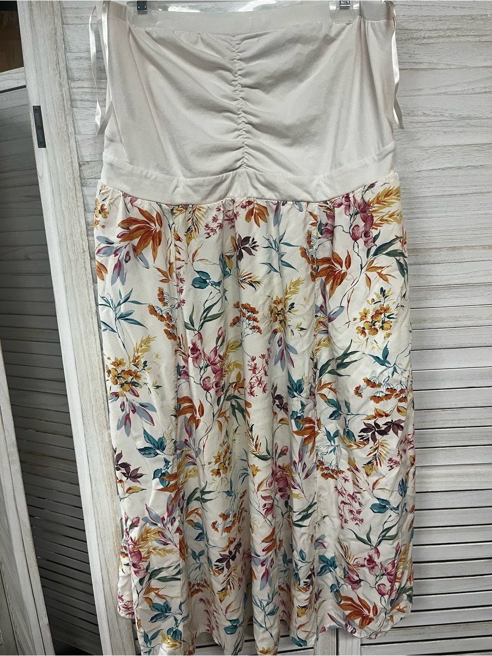 Torrid Floral Midi Dress Size 1 Cream Ruched Bodice Pockets Cottagecore Boho